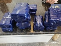 PF prende passageiro com cocaína em fundo falso no aeroporto de Foz do Iguaçu PF prende passageiro com cocaína em fundo falso no aeroporto de Foz do Iguaçu