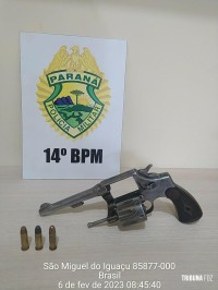 Polícia Militar prende indivíduos com arma de fogo em SMI Polícia Militar prende indivíduos com arma de fogo em SMI