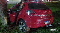 Condutor fica gravemente ferido após colidir contra uma arvore na Av. Costa e Silva Condutor fica gravemente ferido após colidir contra uma arvore na Av. Costa e Silva