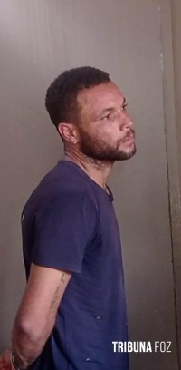 Assalto a farmácia na região da Vila A termina com um assaltante baleado e outro preso Assalto a farmácia na região da Vila A termina com um assaltante baleado e outro preso