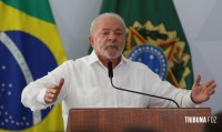 Lula conclama "soldados contra fake news" e diz que golpistas de 8/1 serão presos Lula conclama "soldados contra fake news" e diz que golpistas de 8/1 serão presos