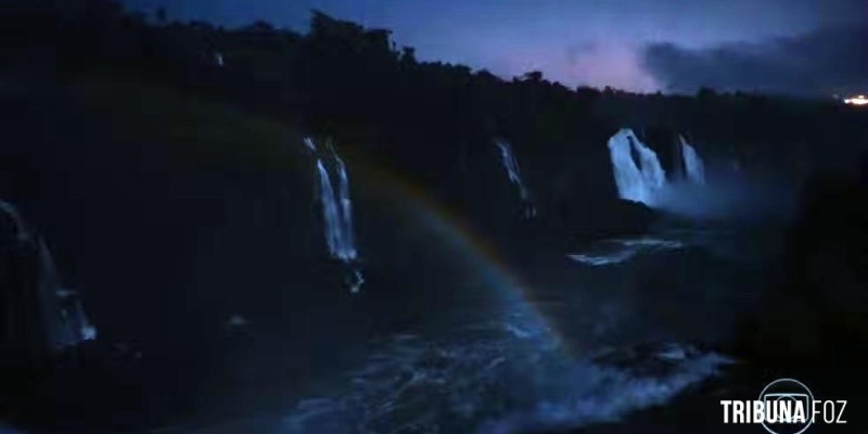 Arco-íris noturno: fenômeno só ocorre em noites de lua cheia no Parque Nacional do Iguaçu