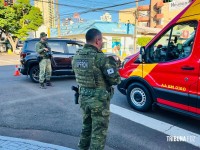 Siate socorre vítima após condutor argentino trafegar na contramão e provocar acidente de trânsito Siate socorre vítima após condutor argentino trafegar na contramão e provocar acidente de trânsito