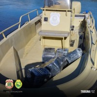 Policia Federal e Policia Militar apreende 136 Kg de maconha na barranca do Rio Paraná Policia Federal e Policia Militar apreende 136 Kg de maconha na barranca do Rio Paraná