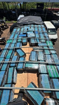 Receita Federal retém quase 2 toneladas de maconha em caminhão na Ponte Internacional da Amizade Receita Federal retém quase 2 toneladas de maconha em caminhão na Ponte Internacional da Amizade