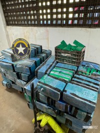 Receita Federal retém quase 2 toneladas de maconha em caminhão na Ponte Internacional da Amizade Receita Federal retém quase 2 toneladas de maconha em caminhão na Ponte Internacional da Amizade