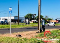Ponto de ônibus na marginal da BR-277 se resume a uma placa. População fica sem abrigo do sol e da chuva em Foz do Iguaçu Ponto de ônibus na marginal da BR-277 se resume a uma placa. População fica sem abrigo do sol e da chuva em Foz do Iguaçu