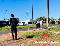 Ponto de ônibus na marginal da BR-277 se resume a uma placa. População fica sem abrigo do sol e da chuva em Foz do Iguaçu Ponto de ônibus na marginal da BR-277 se resume a uma placa. População fica sem abrigo do sol e da chuva em Foz do Iguaçu