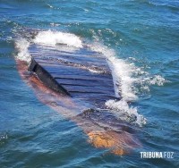 Marinha do Paraguai resgata três pescadores que naufragaram no Lago de Itaipu Marinha do Paraguai resgata três pescadores que naufragaram no Lago de Itaipu
