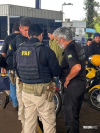 PRF cumpre mandado de prisão contra paraguaio na Ponte Internacional da Amizade PRF cumpre mandado de prisão contra paraguaio na Ponte Internacional da Amizade