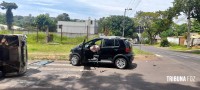 Veiculo tomba após colisão na Rua Edmundo de Barros  Veiculo tomba após colisão na Rua Edmundo de Barros