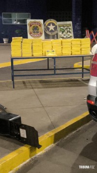 Receita Federal apreende 107,3 Kg de cocaína em veículo de luxo na Ponte da Amizade Receita Federal apreende 107,3 Kg de cocaína em veículo de luxo na Ponte da Amizade