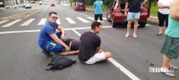 Motociclista é socorrido pelo Siate após colisão na Av. República Argentina Motociclista é socorrido pelo Siate após colisão na Av. República Argentina