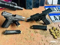 PM prende 11 pessoas e apreende armas, veículo blindado e produtos roubados em Foz do Iguaçu PM prende 11 pessoas e apreende armas, veículo blindado e produtos roubados em Foz do Iguaçu
