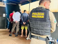 PM prende 11 pessoas e apreende armas, veículo blindado e produtos roubados em Foz do Iguaçu PM prende 11 pessoas e apreende armas, veículo blindado e produtos roubados em Foz do Iguaçu