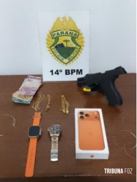 PM prende dois assaltantes após roubo e troca de tiros em Foz do Iguaçu PM prende dois assaltantes após roubo e troca de tiros em Foz do Iguaçu