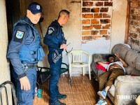 Homem é esfaqueado em plena luz do dia no Bairro Três Lagoas  Homem é esfaqueado em plena luz do dia no Bairro Três Lagoas