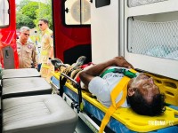 Homem é esfaqueado em plena luz do dia no Bairro Três Lagoas  Homem é esfaqueado em plena luz do dia no Bairro Três Lagoas