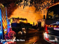 Três incêndios a residências mobilizam o Corpo de Bombeiros na noite de quinta-feira  Três incêndios a residências mobilizam o Corpo de Bombeiros na noite de quinta-feira