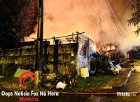 Três incêndios a residências mobilizam o Corpo de Bombeiros na noite de quinta-feira  Três incêndios a residências mobilizam o Corpo de Bombeiros na noite de quinta-feira