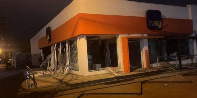Ataque ao Banco Itaú no Paraguai: Grupo armado destrói agência com explosivos e drones Ataque ao Banco Itaú no Paraguai: Grupo armado destrói agência com explosivos e drones