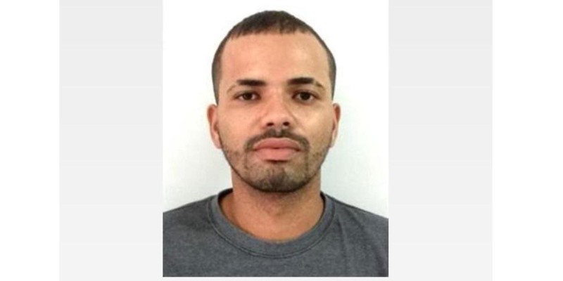 Cadáver encontrado boiando no Rio Paraná é identificado como sendo um brasileiro Cadáver encontrado boiando no Rio Paraná é identificado como sendo um brasileiro