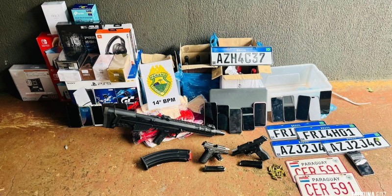 PM prende 11 pessoas e apreende armas, veículo blindado e produtos roubados em Foz do Iguaçu PM prende 11 pessoas e apreende armas, veículo blindado e produtos roubados em Foz do Iguaçu