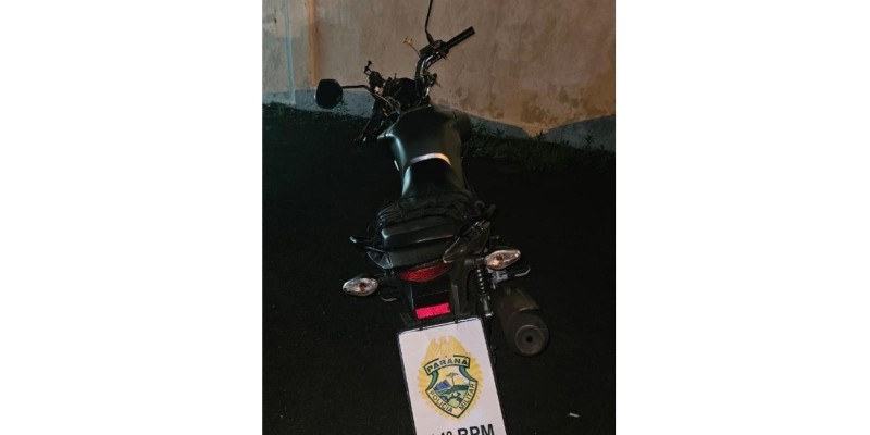 PM recupera motocicleta tomada em assalto na Av. Gramado em Foz do Iguaçu PM recupera motocicleta tomada em assalto na Av. Gramado em Foz do Iguaçu