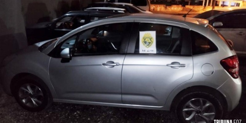 Polícia Militar recupera veículo roubado na Favela do Jardim Jupira Polícia Militar recupera veículo roubado na Favela do Jardim Jupira