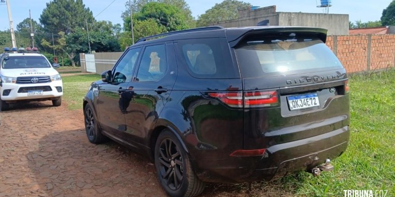 Policia Nacional do Paraguai de Hernandárias apreende veículo de luxo roubado no Brasil Policia Nacional do Paraguai de Hernandárias apreende veículo de luxo roubado no Brasil