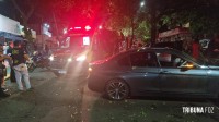 Siate socorre duas pessoas após veículo de luxo colidir contra uma arvore no Morumbi II Siate socorre duas pessoas após veículo de luxo colidir contra uma arvore no Morumbi II