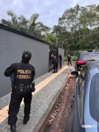 Policia Federal deflagra operação contra o tráfico internacional de armas e drogas na região sul Policia Federal deflagra operação contra o tráfico internacional de armas e drogas na região sul