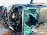 Van paraguaia tomba na BR-277 sobre o viaduto da Av. Costa e Silva e deixa três pessoas feridas em Foz do Iguaçu Van paraguaia tomba na BR-277 sobre o viaduto da Av. Costa e Silva e deixa três pessoas feridas em Foz do Iguaçu