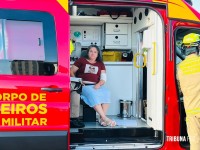 Van paraguaia tomba na BR-277 sobre o viaduto da Av. Costa e Silva e deixa três pessoas feridas em Foz do Iguaçu Van paraguaia tomba na BR-277 sobre o viaduto da Av. Costa e Silva e deixa três pessoas feridas em Foz do Iguaçu