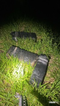 PF e PM apreende 84 quilos de maconha em porto clandestino no Rio Paraná PF e PM apreende 84 quilos de maconha em porto clandestino no Rio Paraná