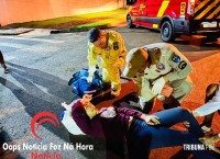 Motociclista atropela cachorro e passageira fica ferida; Animal também se machuca Motociclista atropela cachorro e passageira fica ferida; Animal também se machuca