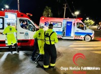 Mulher arrasta motocicleta por 200 metros após acidente na BR-277; motociclista e passageiro ficam feridos Mulher arrasta motocicleta por 200 metros após acidente na BR-277; motociclista e passageiro ficam feridos