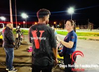 Mulher arrasta motocicleta por 200 metros após acidente na BR-277; motociclista e passageiro ficam feridos Mulher arrasta motocicleta por 200 metros após acidente na BR-277; motociclista e passageiro ficam feridos