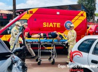 Colisão entre dois carros na marginal da BR-277 deixa duas pessoas feridas Colisão entre dois carros na marginal da BR-277 deixa duas pessoas feridas