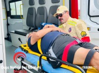 Colisão entre dois carros na marginal da BR-277 deixa duas pessoas feridas Colisão entre dois carros na marginal da BR-277 deixa duas pessoas feridas