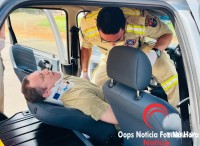 Colisão entre dois carros na marginal da BR-277 deixa duas pessoas feridas Colisão entre dois carros na marginal da BR-277 deixa duas pessoas feridas