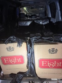 Polícia Federal e Polícia Militar apreendem van carregada com cigarros contrabandeados Polícia Federal e Polícia Militar apreendem van carregada com cigarros contrabandeados