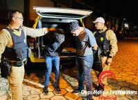 Polícia Militar intercepta duas caminhonetes roubadas e prende duas pessoas Polícia Militar intercepta duas caminhonetes roubadas e prende duas pessoas