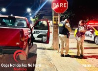 Polícia Militar intercepta duas caminhonetes roubadas e prende duas pessoas Polícia Militar intercepta duas caminhonetes roubadas e prende duas pessoas