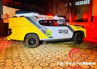 Polícia Militar intercepta duas caminhonetes roubadas e prende duas pessoas Polícia Militar intercepta duas caminhonetes roubadas e prende duas pessoas