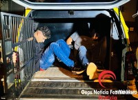 Polícia Militar intercepta duas caminhonetes roubadas e prende duas pessoas Polícia Militar intercepta duas caminhonetes roubadas e prende duas pessoas