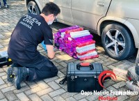 DENARC prende quatro pessoas e apreende 233 Kg de maconha na BR-277 após investigação DENARC prende quatro pessoas e apreende 233 Kg de maconha na BR-277 após investigação