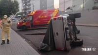 Caminhote capota após colisão no centro de Foz do Iguaçu Caminhote capota após colisão no centro de Foz do Iguaçu