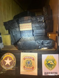 BPFRON, PF e RF apreendem veículo carregado com mais de três mil pacotes de cigarros contrabandeados do Paraguai em Itaipulândia BPFRON, PF e RF apreendem veículo carregado com mais de três mil pacotes de cigarros contrabandeados do Paraguai em Itaipulândia