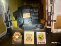 BPFRON, PF e RF apreendem veículo carregado com mais de três mil pacotes de cigarros contrabandeados do Paraguai em Itaipulândia BPFRON, PF e RF apreendem veículo carregado com mais de três mil pacotes de cigarros contrabandeados do Paraguai em Itaipulândia